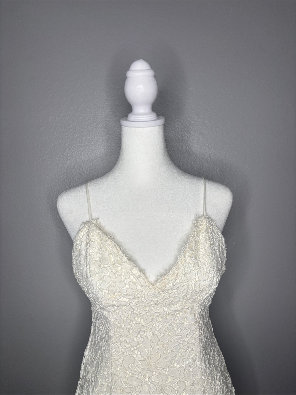 Bardot White Lace Dress - Picture 4 of 15